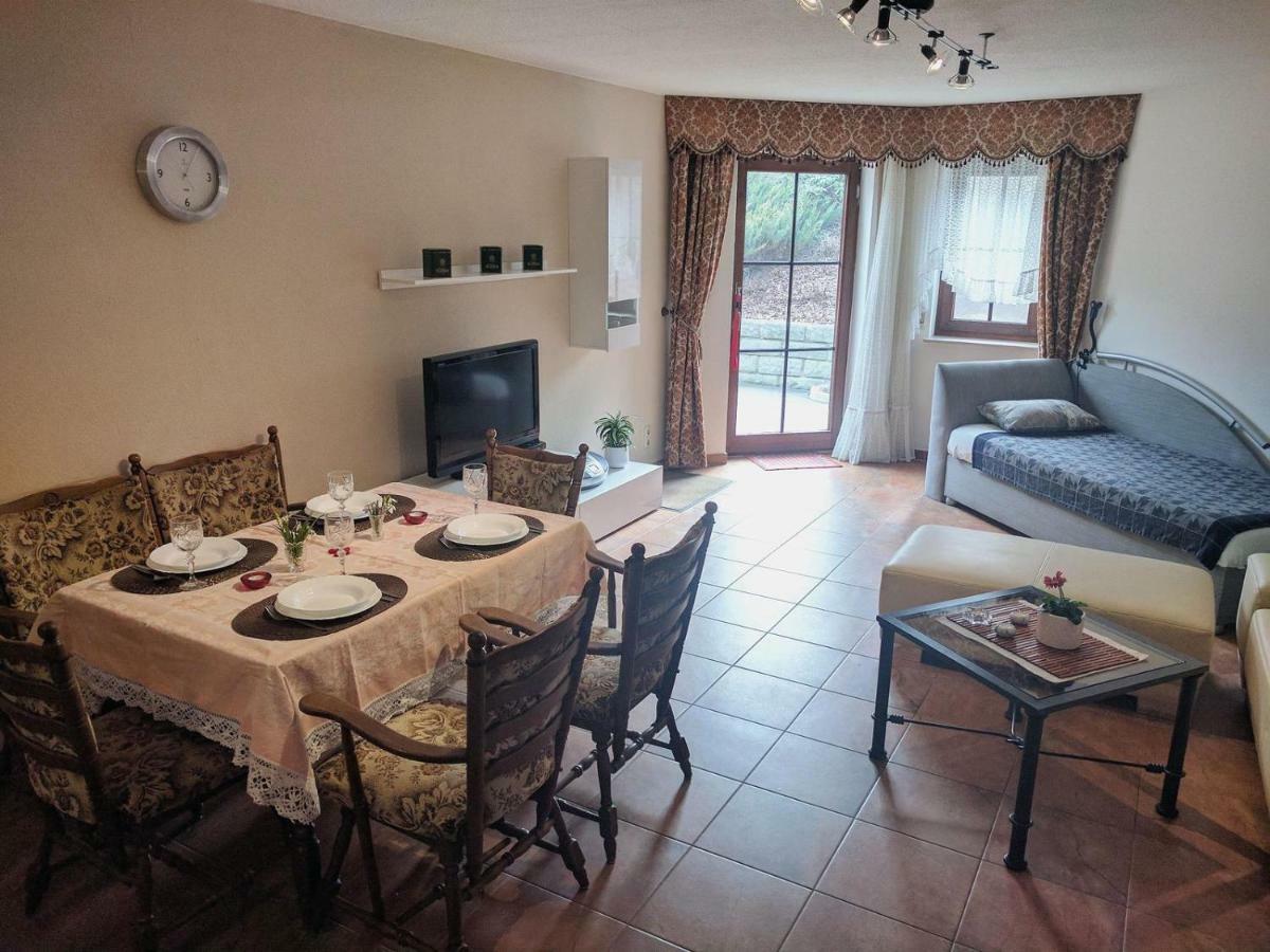 Ferienwohnung Mit Terrasse 그림마 외부 사진